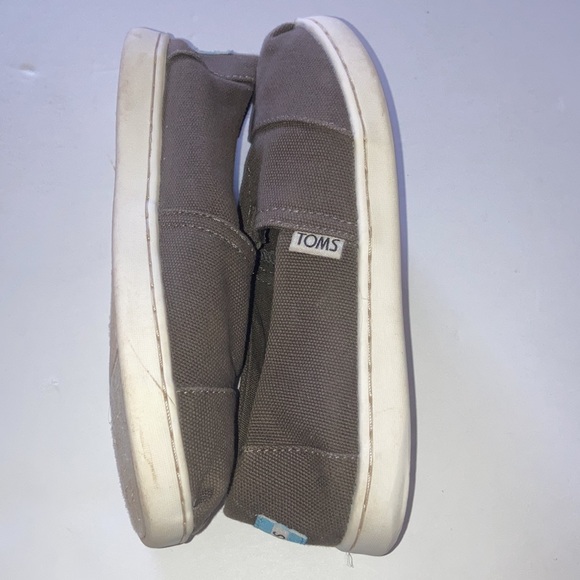 2 for $15 TOMS Shoes 2.0 Classic Alpargata Slip-On Big Kids Size 2Y Unisex - Picture 7 of 11